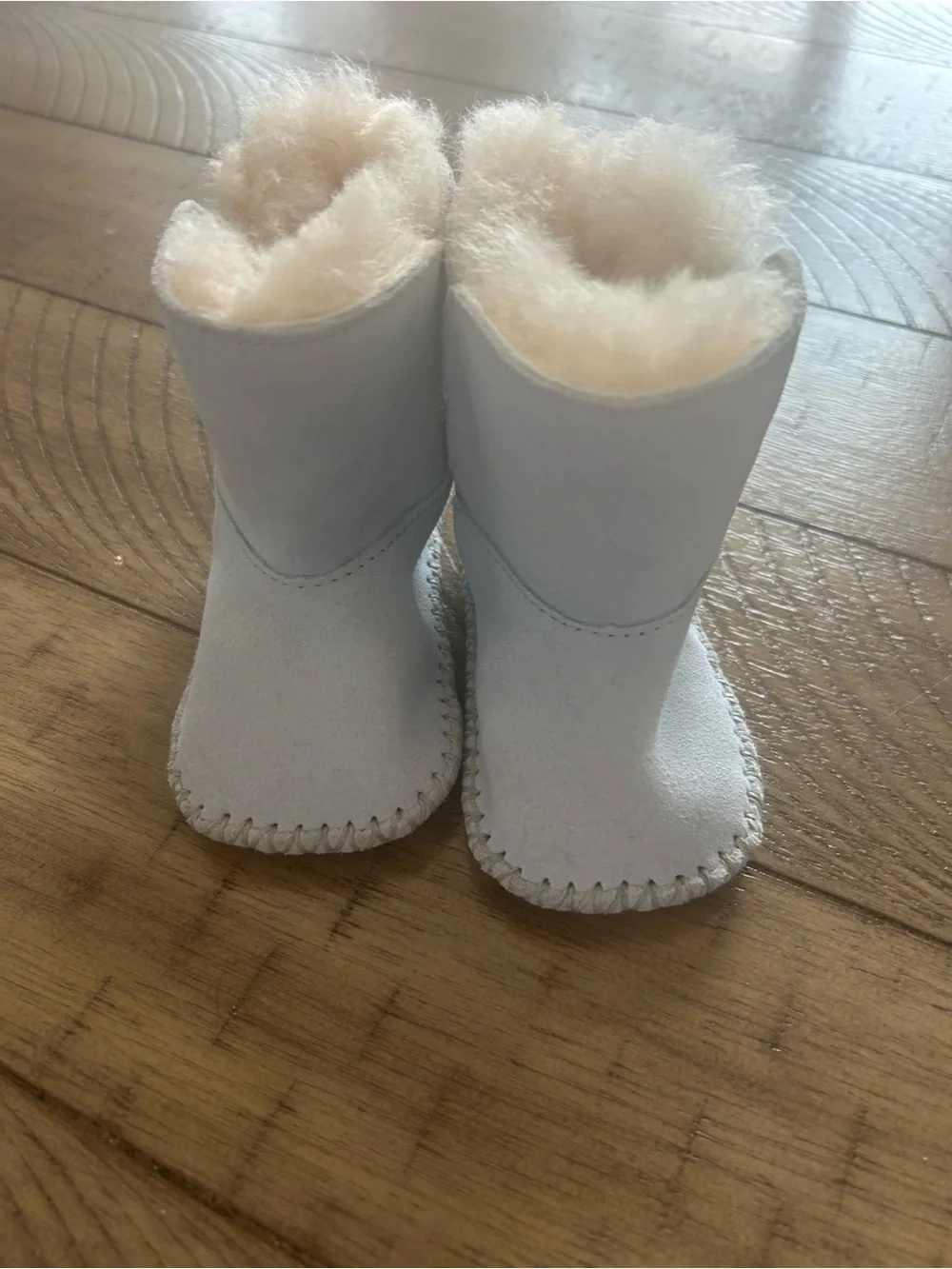 Size 0/1 UGG Baby Girl Soft Booties in Light blue